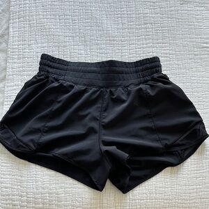 Lululemon Hotty Hot short 2.5